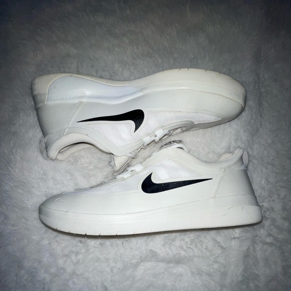 Nike SB Nyjah Houston summit white skate shoes mint condition men’s size 10